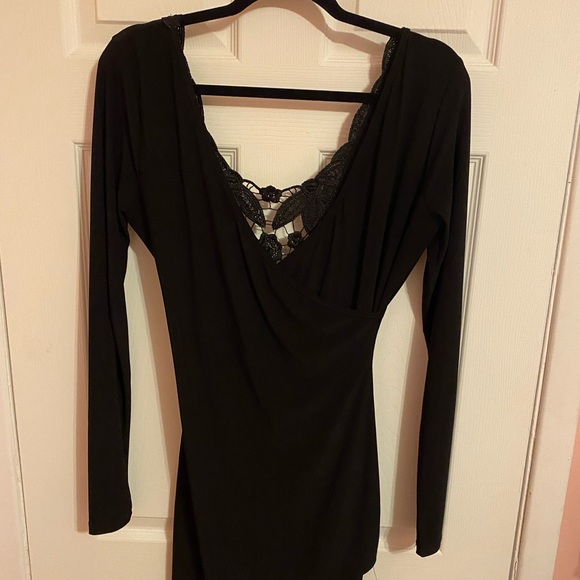 Black tunic top with lace in the back - Picture 2 of 2
